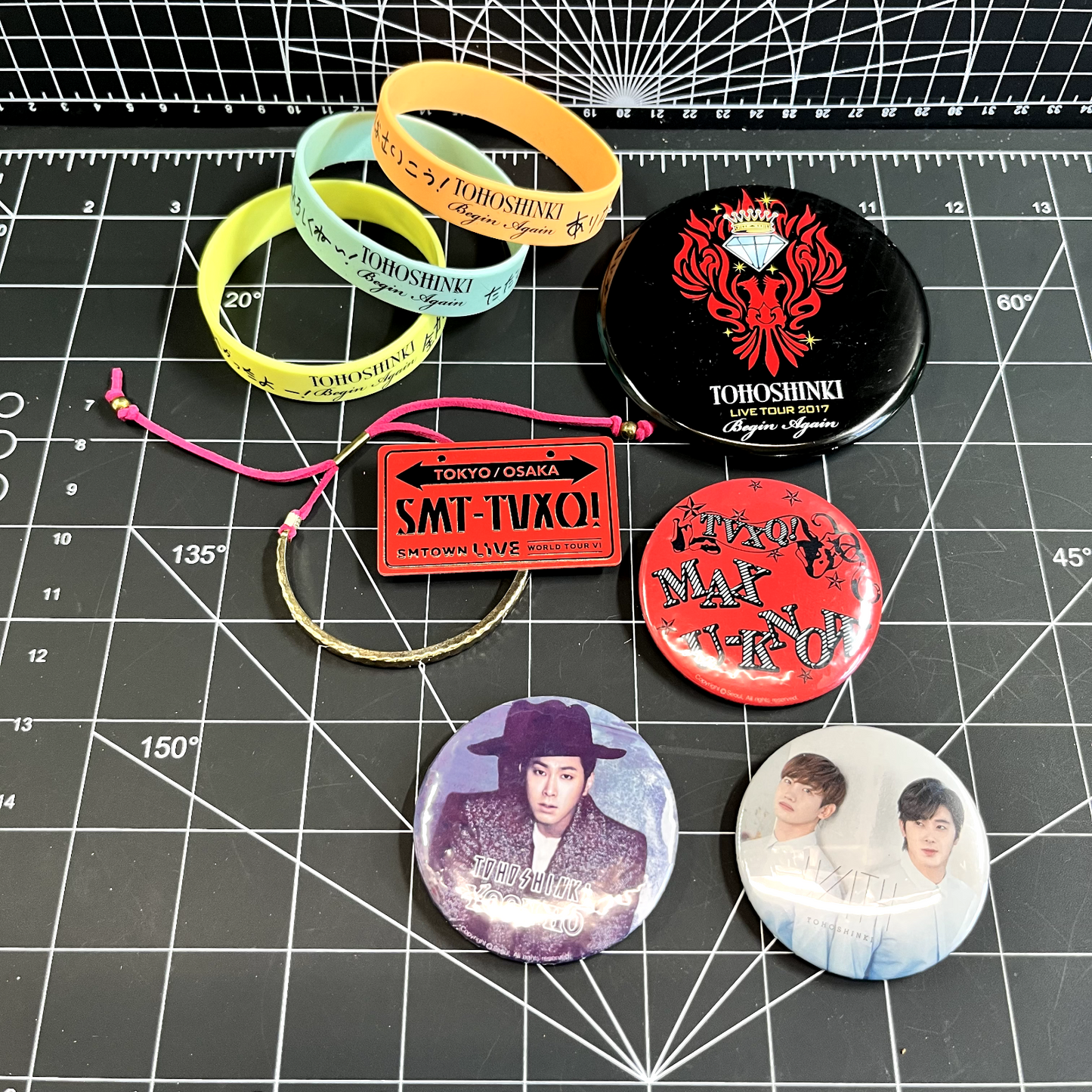 TVXQ! Tohoshinki Official Concert Merchandise Bundle