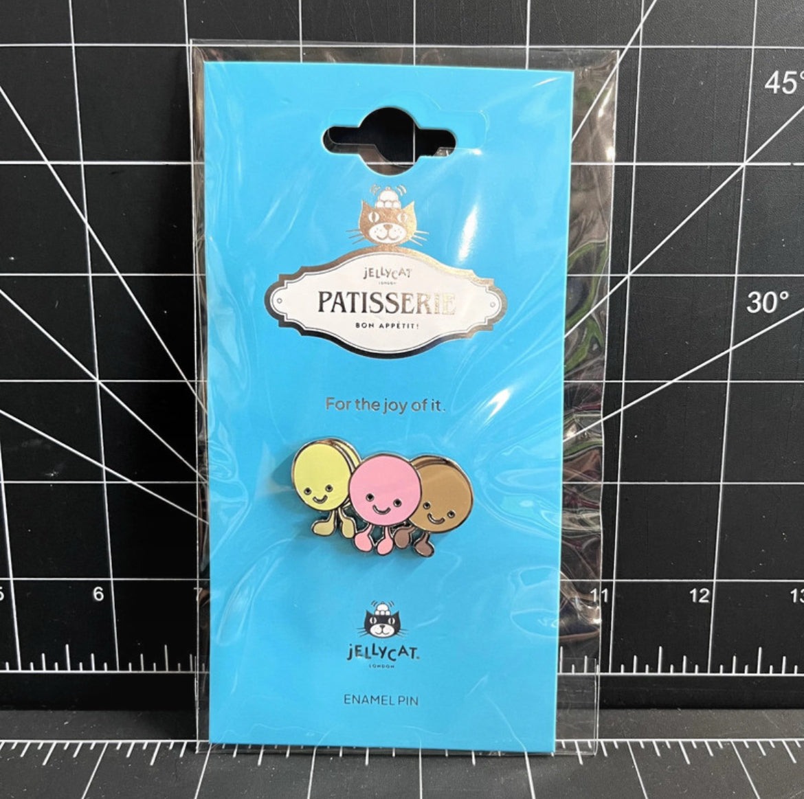 Jellycat Amusables Paris Patisserie Macaron (Max, Mia, Mona) Edition Pin