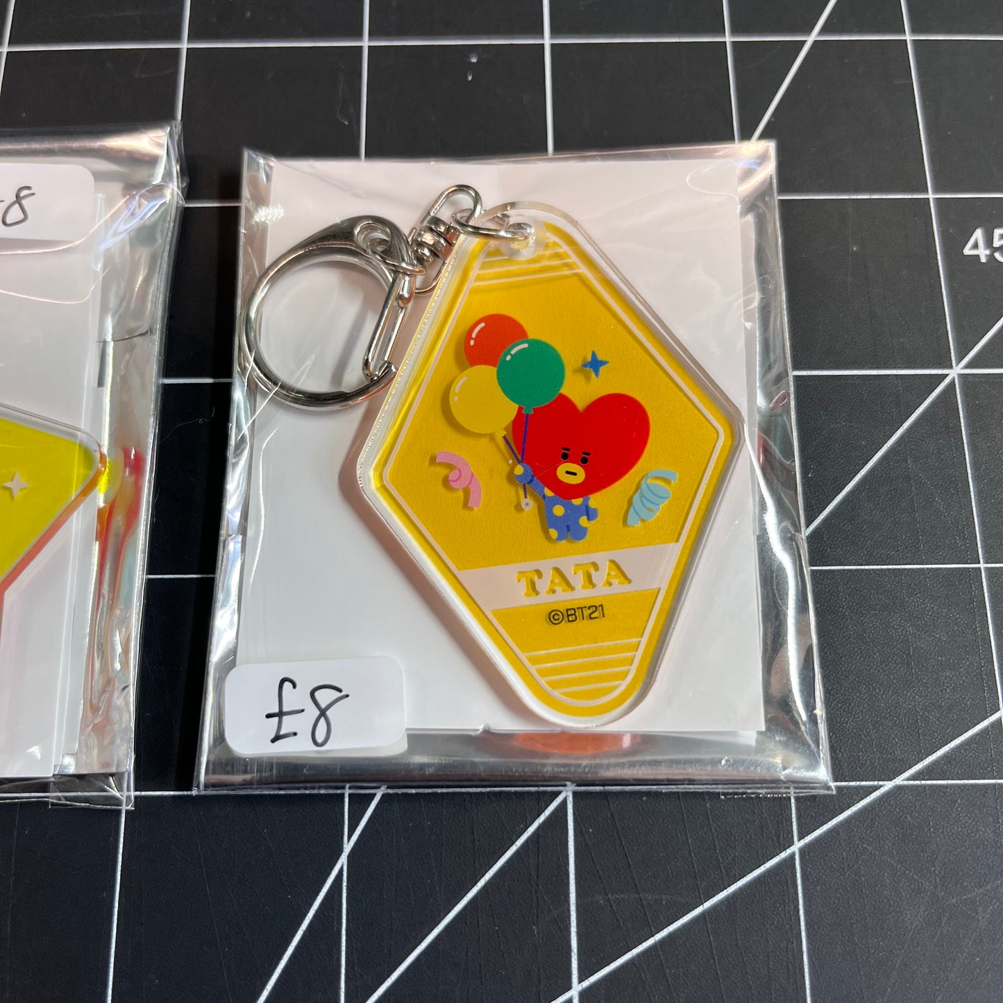 BTS BT21 Acrylic Keychain (Celebration Theme) - V & TATA