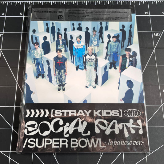 Stray Kids Social Path (feat. LiSA)/Super Bowl Japanese Ver. (Limited Type A)