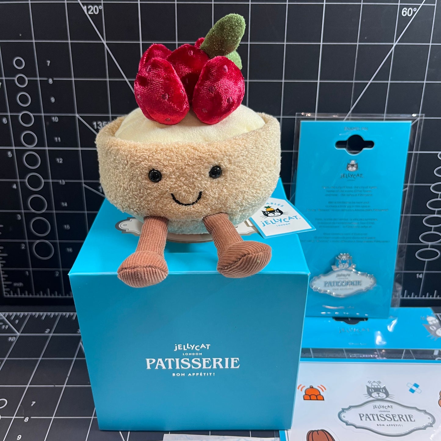 Jellycat Paris Patisserie Fleurette Tarte Aux Fraises with Patisserie Pin