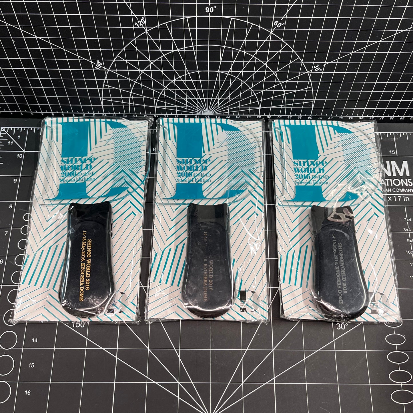 SHINee WORLD 2016 DxDxD Special Edition Official Flat/Pen Light Stick